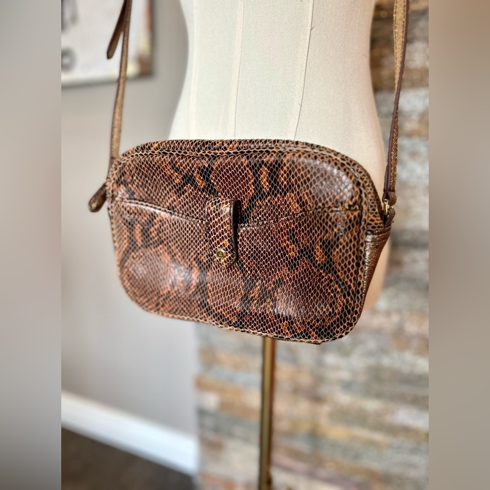 G.I.L.I Crossbody purse